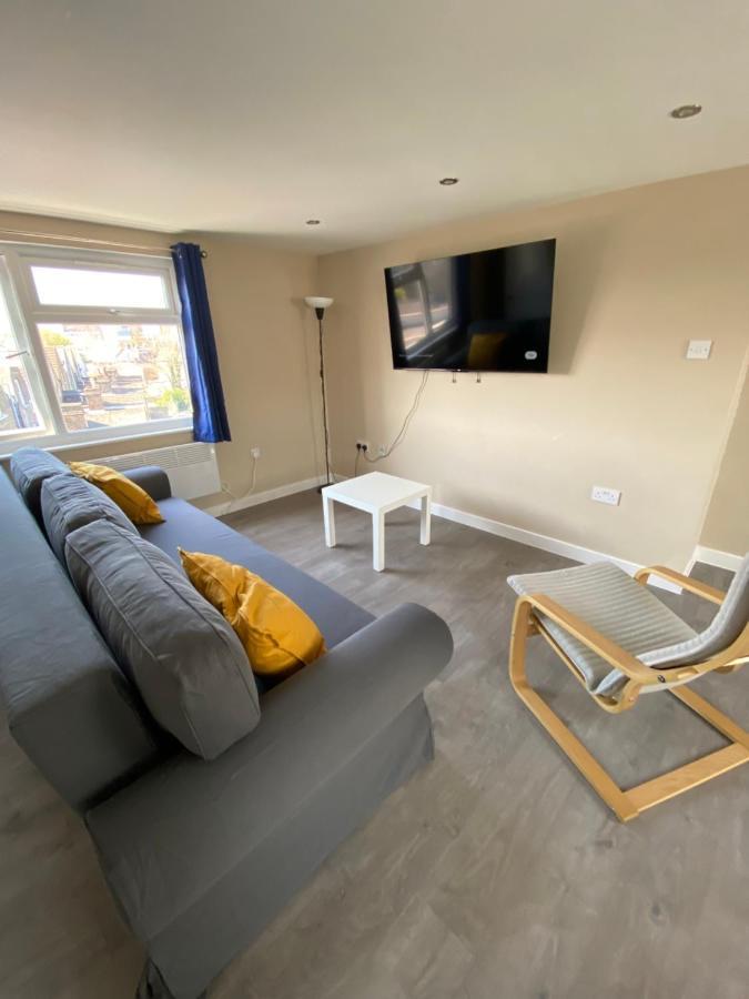 Stunning 1 Bedroom Flat In Wood Green London Exterior foto